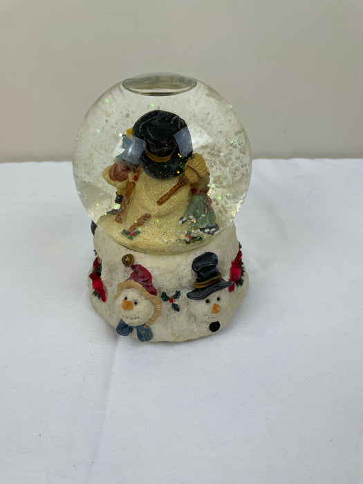 Silvestri snowman snow-globe