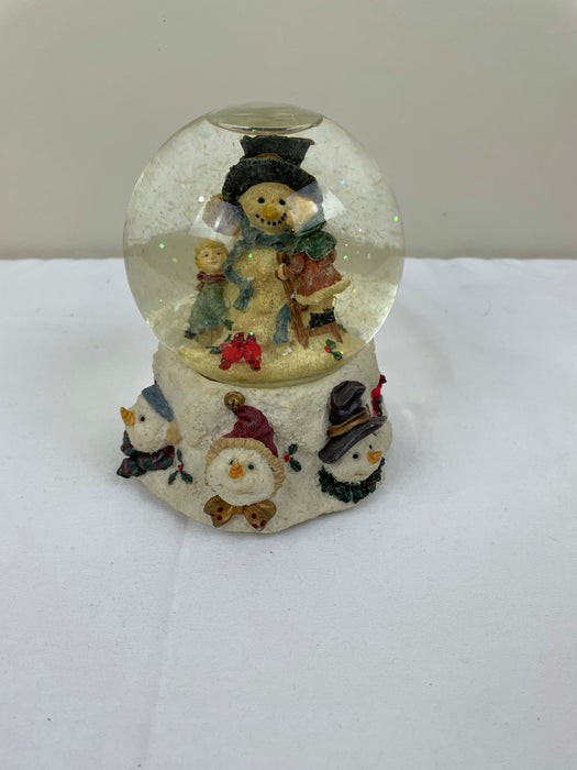 Silvestri snowman snow-globe